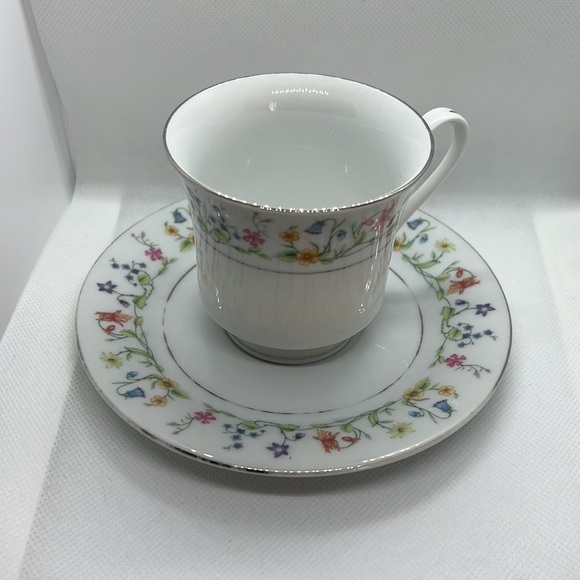 CROWN MING TEA CUP AND SAUCER SUSAN PATTERN VINTAGE FINE CHINA FLOWERS FLORAL - Picture 3 of 9